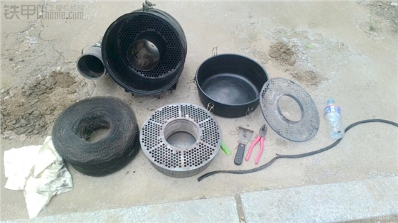 拆解后的油浴式空气滤清器.jpg 拆解后的油浴式空气滤清器.jpg