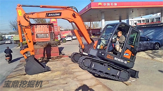 宝鼎小型挖掘机