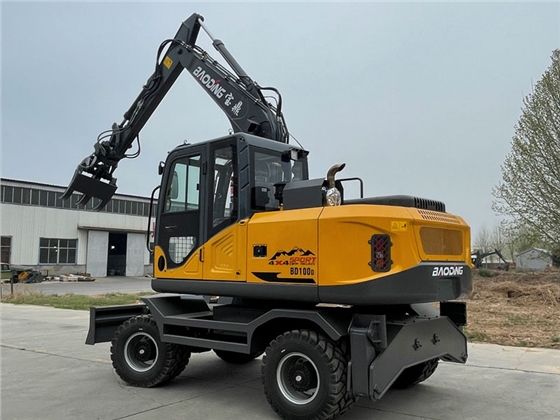 轮式抓木机.jpg 轮式抓木机.jpg