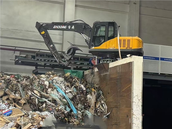 宝鼎固定式抓料机.jpg 宝鼎固定式抓料机.jpg