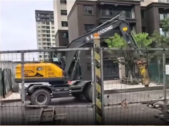 宝鼎90G轮式挖掘机.jpg 宝鼎90G轮式挖掘机.jpg