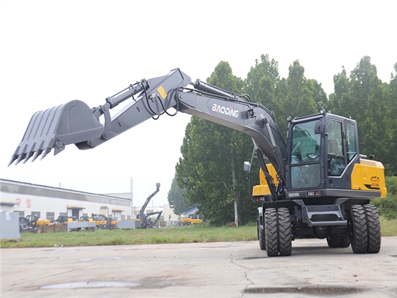 宝鼎BD135挖掘机.jpg