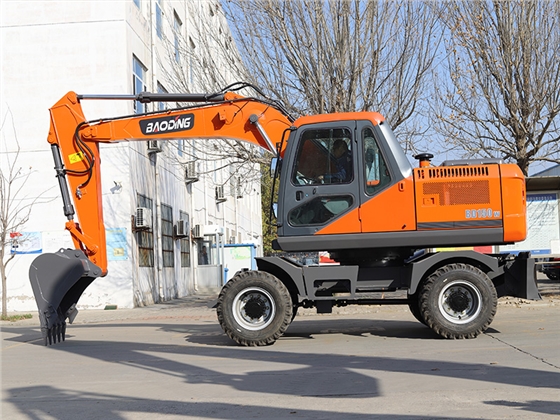 宝鼎150轮式挖掘机.jpg 宝鼎150轮式挖掘机.jpg