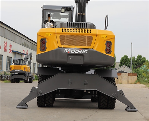 宝鼎BD110E轮式抓木机