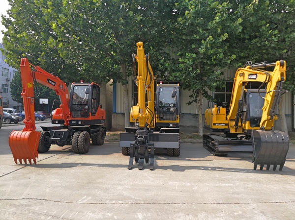 国产小型挖掘机