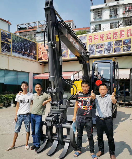宝鼎轮式挖掘机广西办事处.jpg