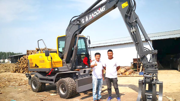 宝鼎轮式挖掘机用户.jpg 宝鼎轮式挖掘机用户.jpg