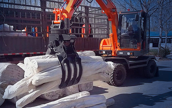 宝鼎多功能轮式挖掘机.jpg 宝鼎多功能轮式挖掘机.jpg