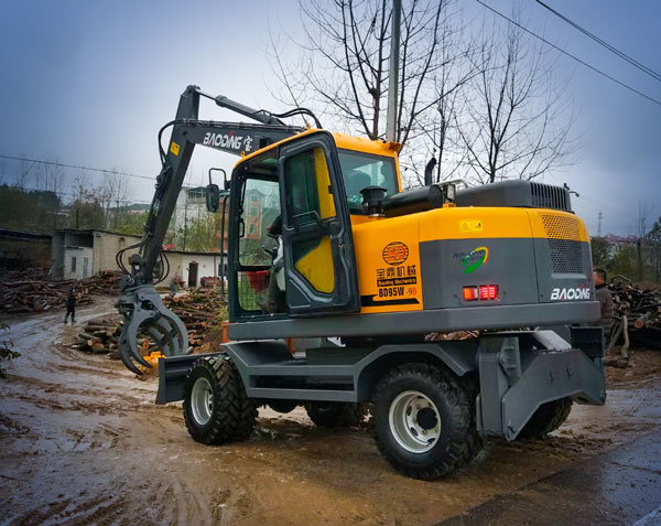 宝鼎95轮式挖掘机.jpg 宝鼎95轮式挖掘机.jpg