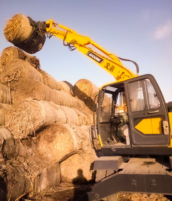 轮式挖掘机抓草机.jpg 轮式挖掘机抓草机.jpg