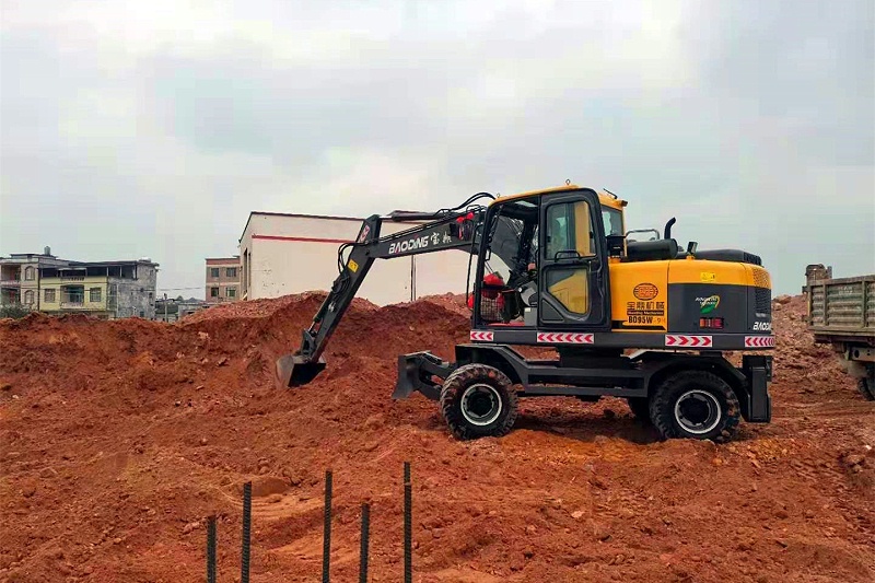 宝鼎多功能轮式挖掘机 宝鼎多功能轮式挖掘机