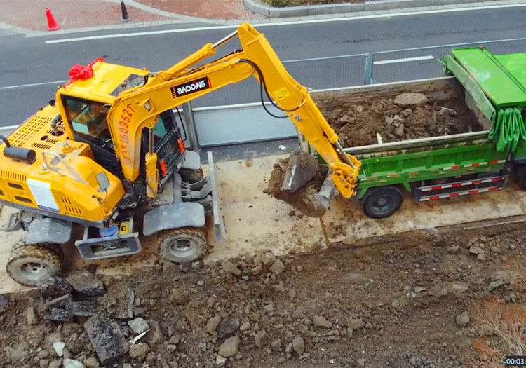 宝鼎小型轮式挖掘机