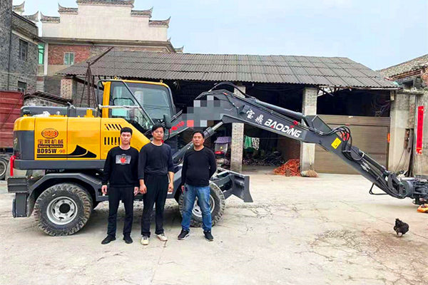 宝鼎95轮式抓木机 宝鼎95轮式抓木机