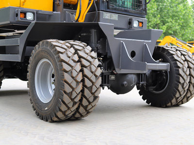 宝鼎小型抓木机