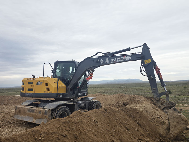 80挖掘机.jpg 80挖掘机.jpg