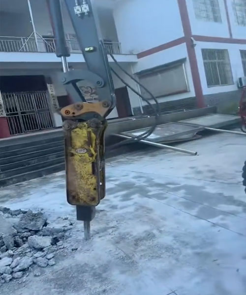 一机多用！宝鼎90G抓木机搭配直角锤显神威