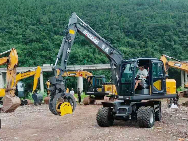 宝鼎80E挖掘机.jpg 宝鼎80E挖掘机.jpg