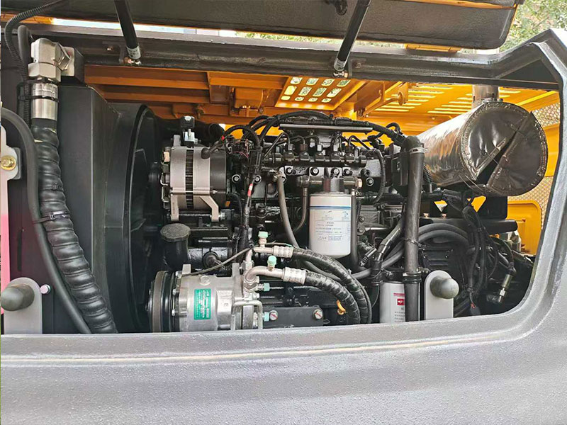 宝鼎75轮式挖掘机.jpg 宝鼎75轮式挖掘机.jpg