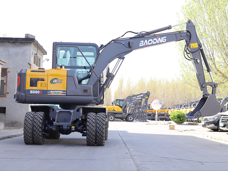 宝鼎80X轮式挖掘机:柔顺起步,稳健制动