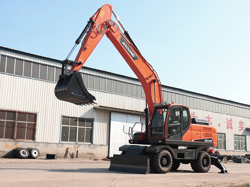 宝鼎22轮式5挖掘机.jpg 宝鼎22轮式5挖掘机.jpg