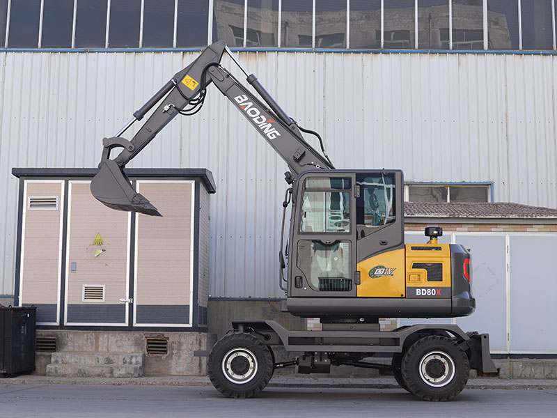 宝鼎小型挖掘机,更能适应复杂工况