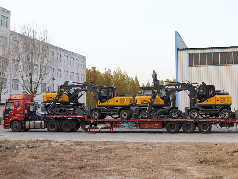 出口案例 · 4台宝鼎95型号抓木机发运越南