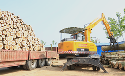 宝鼎轮式抓木机不伤木头、效率高，木材老板都爱用