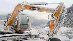 宝鼎小型挖掘机厂家履带90小型挖掘机轻松驾驭严寒工况