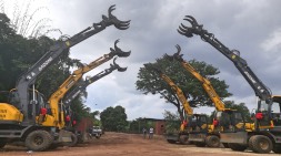 广西榨季宝鼎抓木机已经做好开榨准备