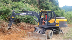 走在技术前沿宝鼎轮式挖掘机厂家国四征程