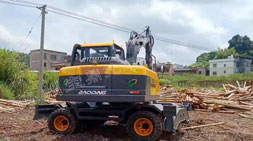 宝鼎抓木机厂家竞争论