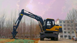 实践中发光的宝鼎95抓木机