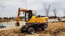 宝鼎轮式挖掘机优势之事半功倍