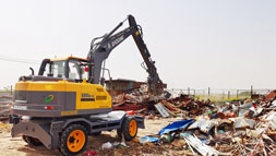 宝鼎轮式挖掘机:环保压力下的逆行者