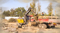 论轮式挖掘机抓木机的做工效率